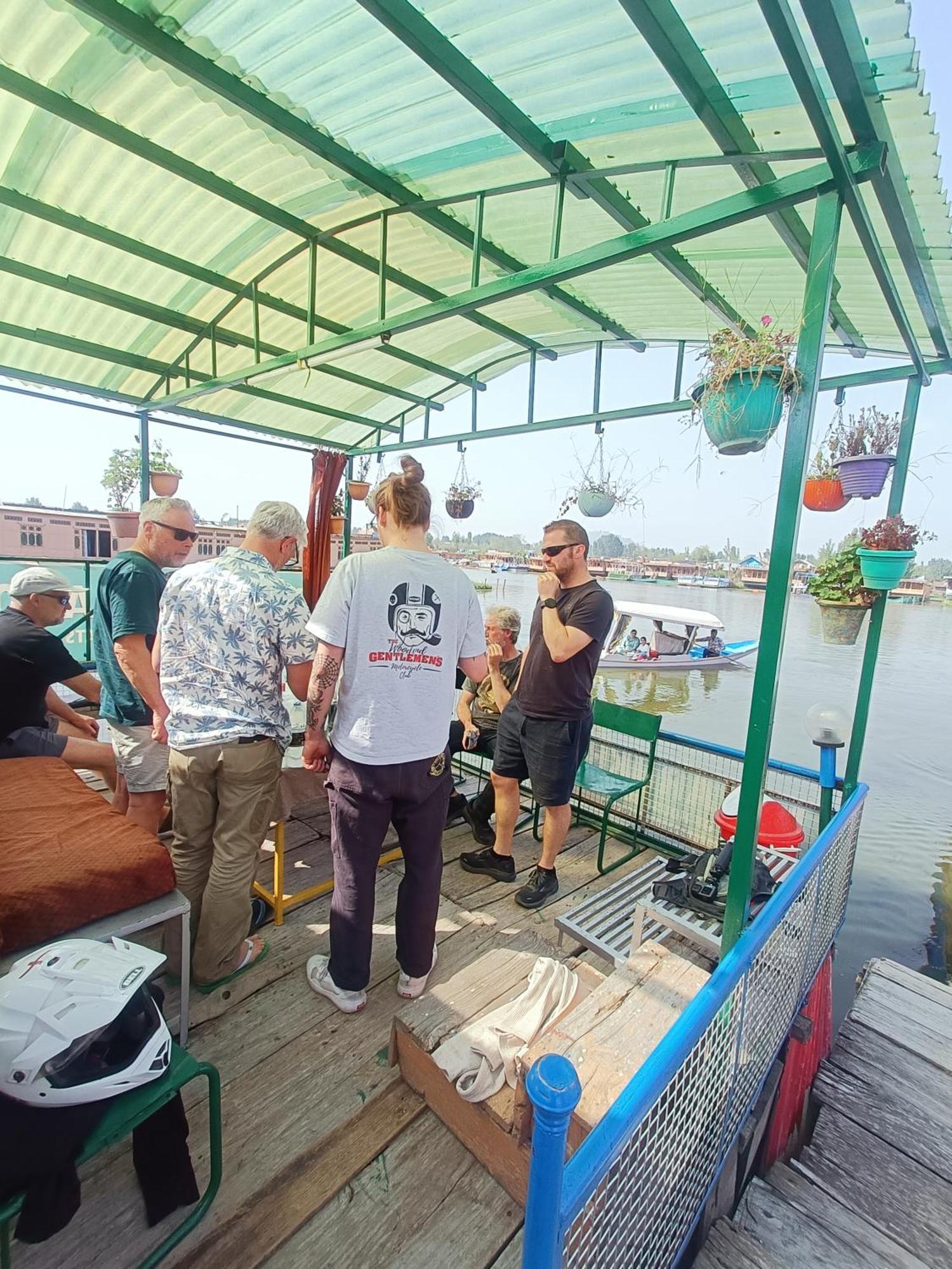 Готель Lalarukh Group Of Houseboats Срінагар Екстер'єр фото