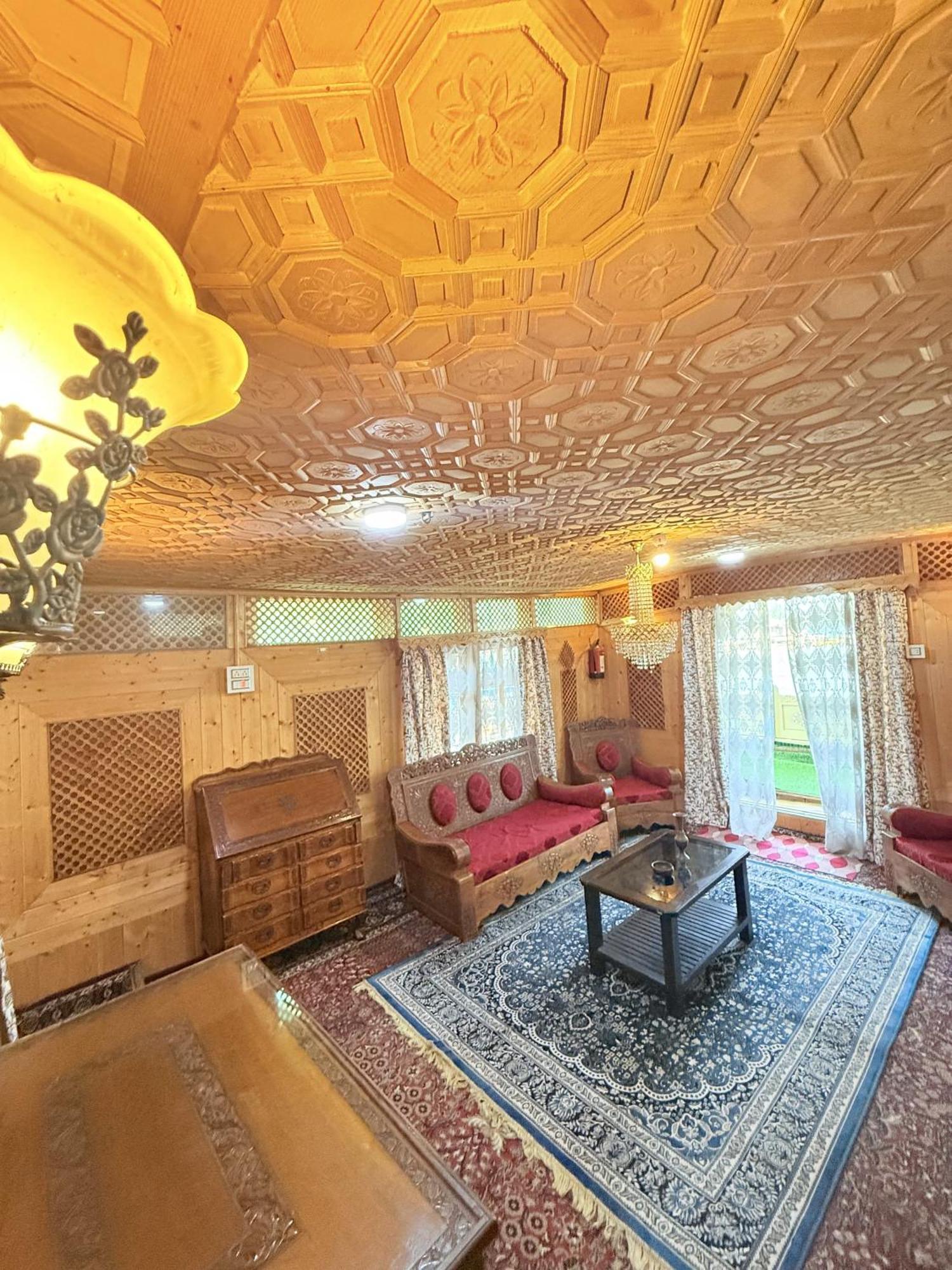 Готель Lalarukh Group Of Houseboats Срінагар Екстер'єр фото